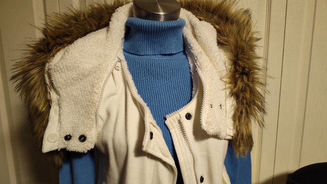 Outdoor vest with removable hood or faux fur trim - photo 3