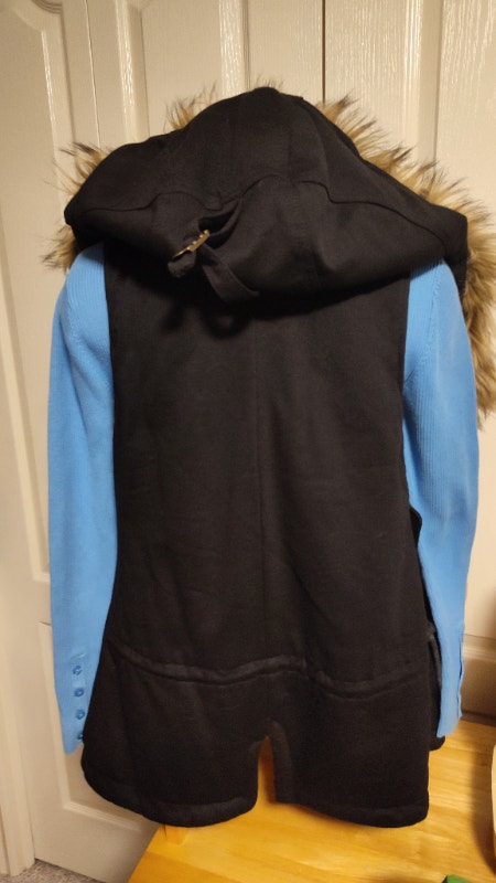 Outdoor ladies' vest with removable hood or faux fur trim - photo 4