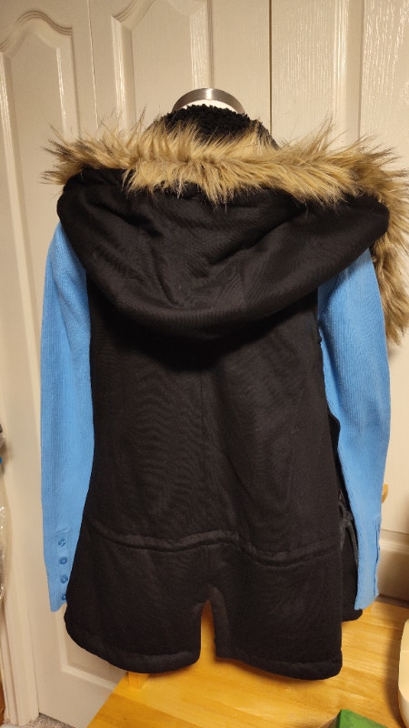 Outdoor ladies' vest with removable hood or faux fur trim - photo 5