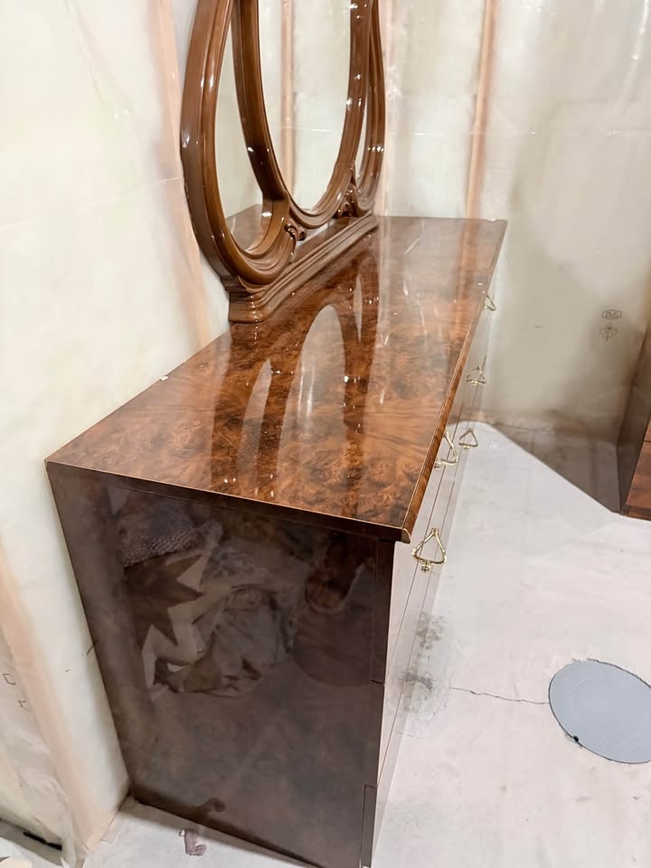 Glossy Burlwood Dresser with Matching Mirror - photo 3