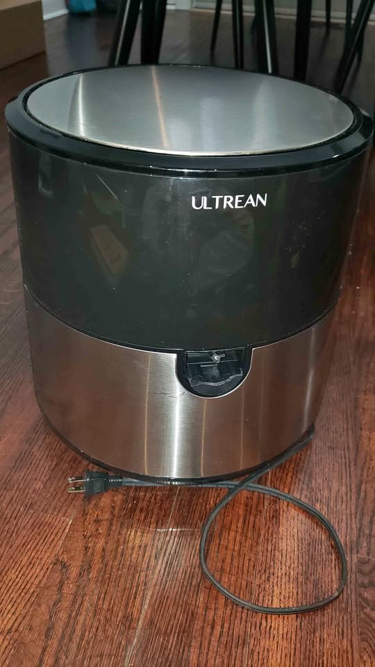 Ultrean Air Fryer 8 Quarts - Black (Used)