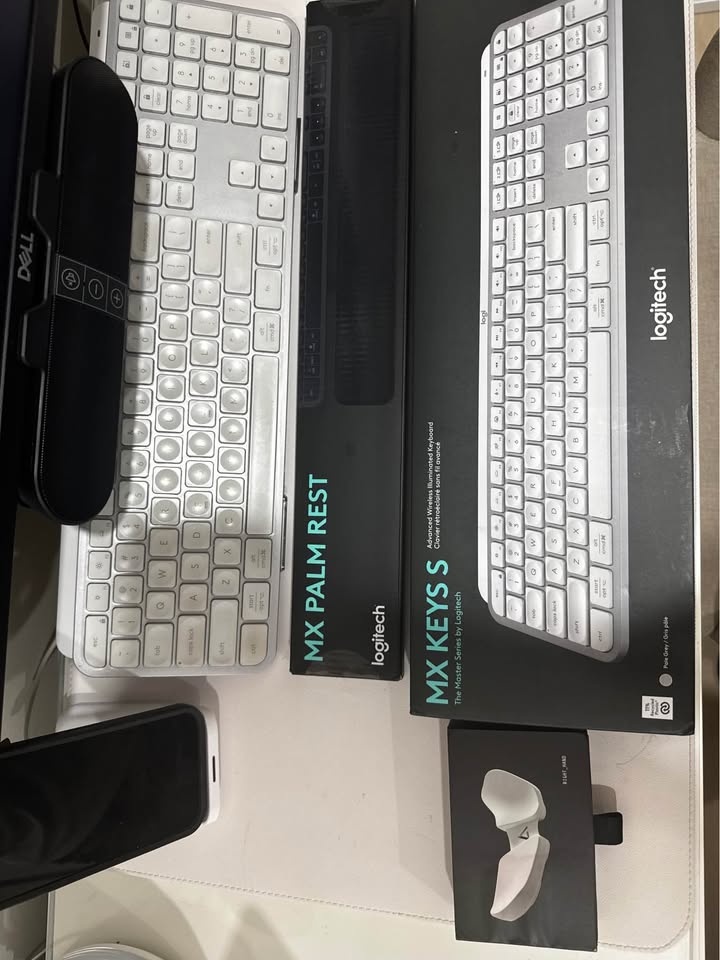 Logitech MX Keys S Wireless Keyboard - Silver/White + Wrist Rest - photo 2