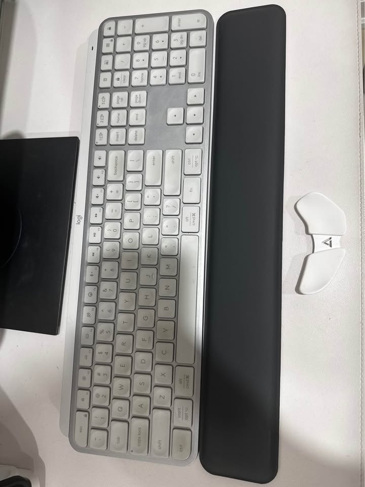 Logitech MX Keys S Wireless Keyboard - Silver/White + Wrist Rest - photo 4