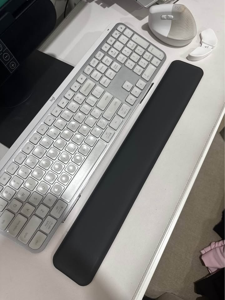 Logitech MX Keys S Wireless Keyboard - Silver/White + Wrist Rest - photo 5
