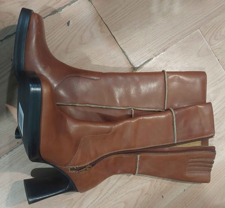 Women's Leather Knee-High Boots - Size 8.5 - photo 4
