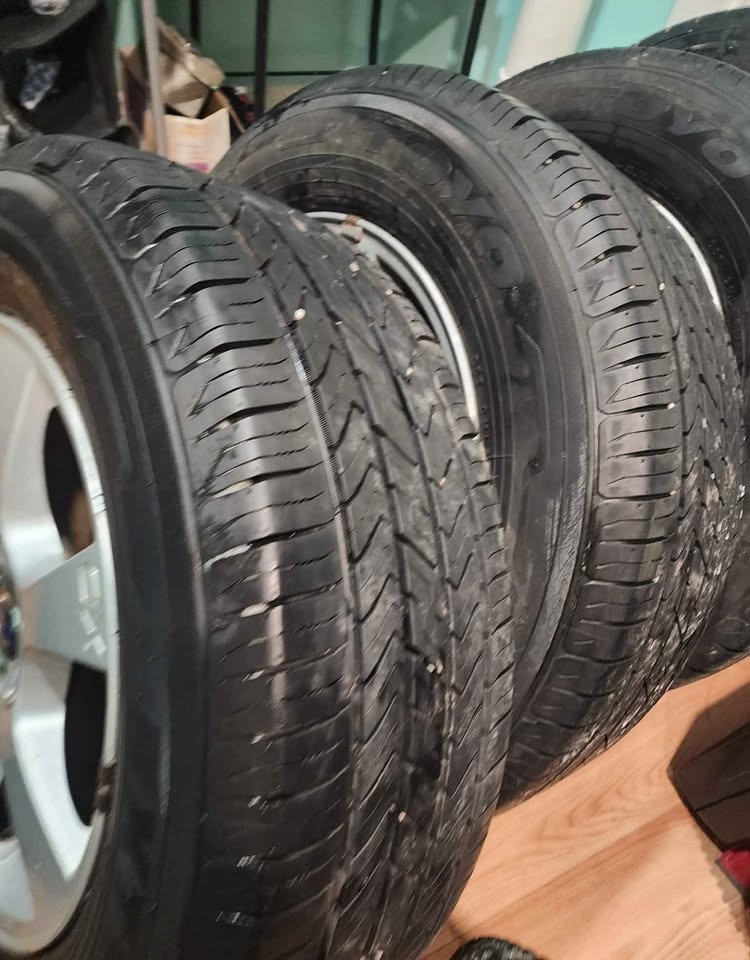 Volvo XC Rims 5x108 & All-Season Tires 235/65R17 - Like New! $75 - photo 3