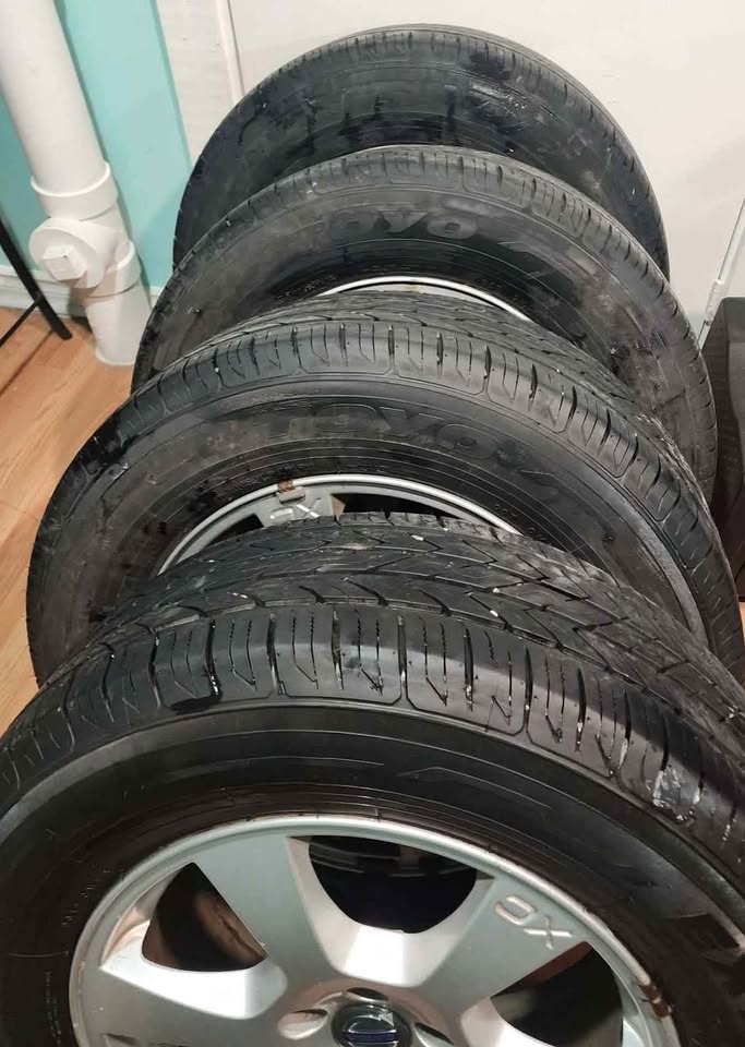Volvo XC Rims 5x108 & All-Season Tires 235/65R17 - Like New! $75 - photo 5