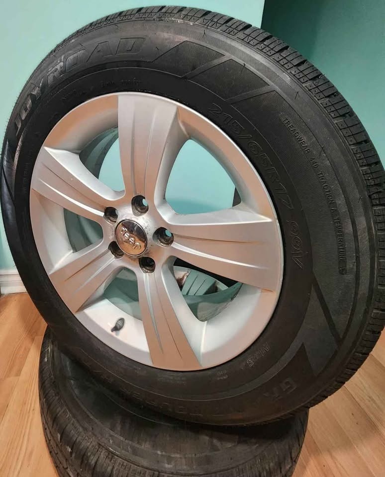 2 Jeep 17" Alloy Wheels w/Tires - 215/65R17 - 90% Tread - $200 O - photo 4