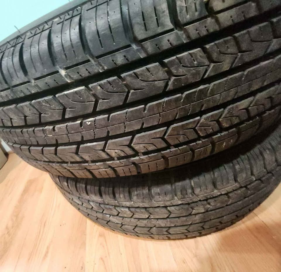 2 Jeep 17" Alloy Wheels w/Tires - 215/65R17 - 90% Tread - $200 O - photo 5