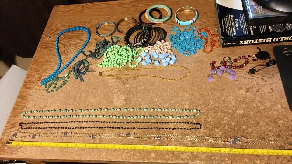 LOT OF VINTAGE NECKLACES & BRACELETS BEADS METAL COLORFUL - photo 2