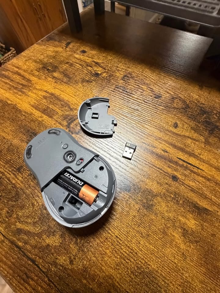 Logitech Wireless Mouse - photo 3