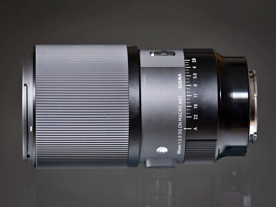 Sigma 105mm f/2.8 DG DN Macro (Sony E-Mount) - Like New