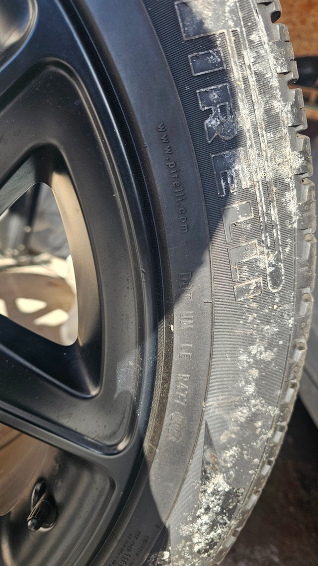 Stock 22inch rims off 2024 Dodge Ram 1500 Night Edition - photo 3