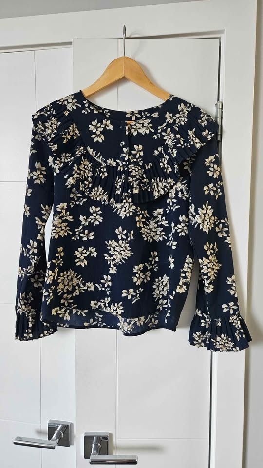 6 Cute Women's Blouses & Tops Bundle - photo 2