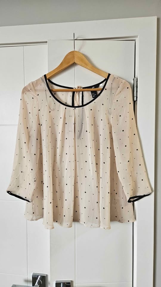 6 Cute Women's Blouses & Tops Bundle - photo 3