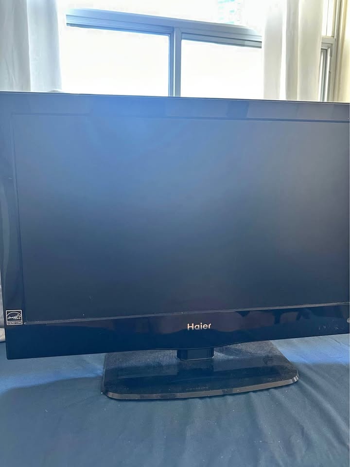 Haier 24” LCD TV / Monitor – Great Condition