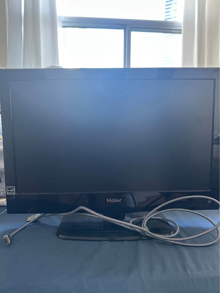 Haier 24” LCD TV / Monitor – Great Condition - photo 2