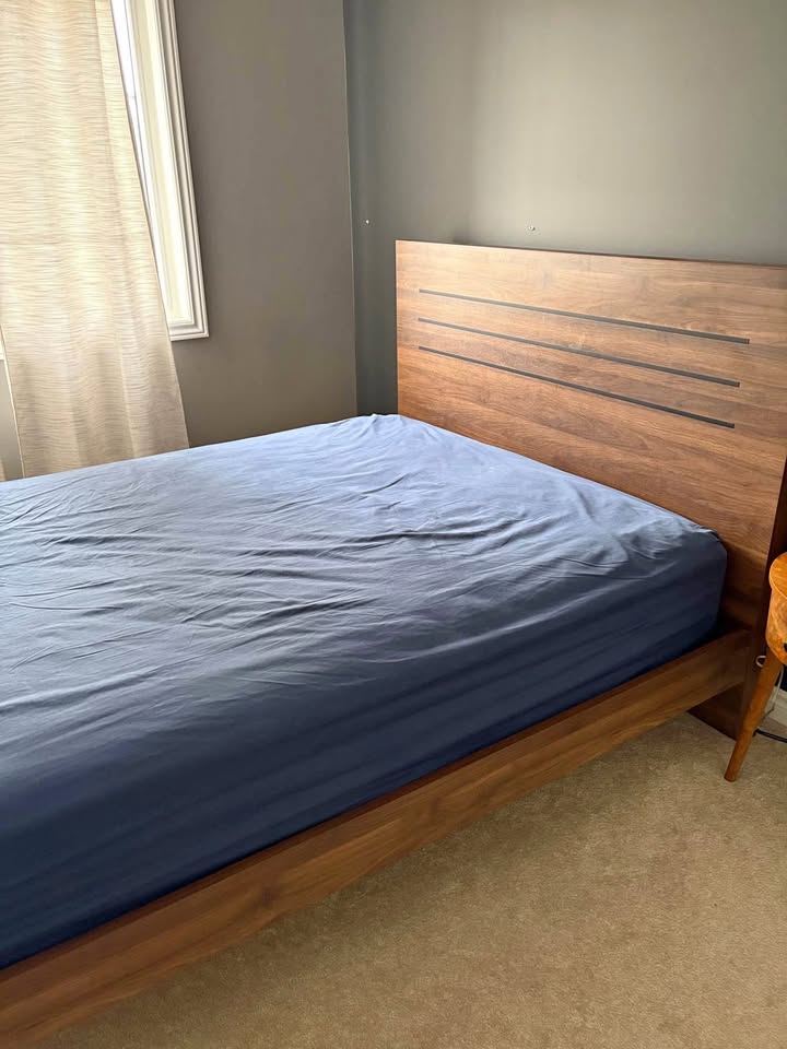 Structube Queen size bed and mattress
