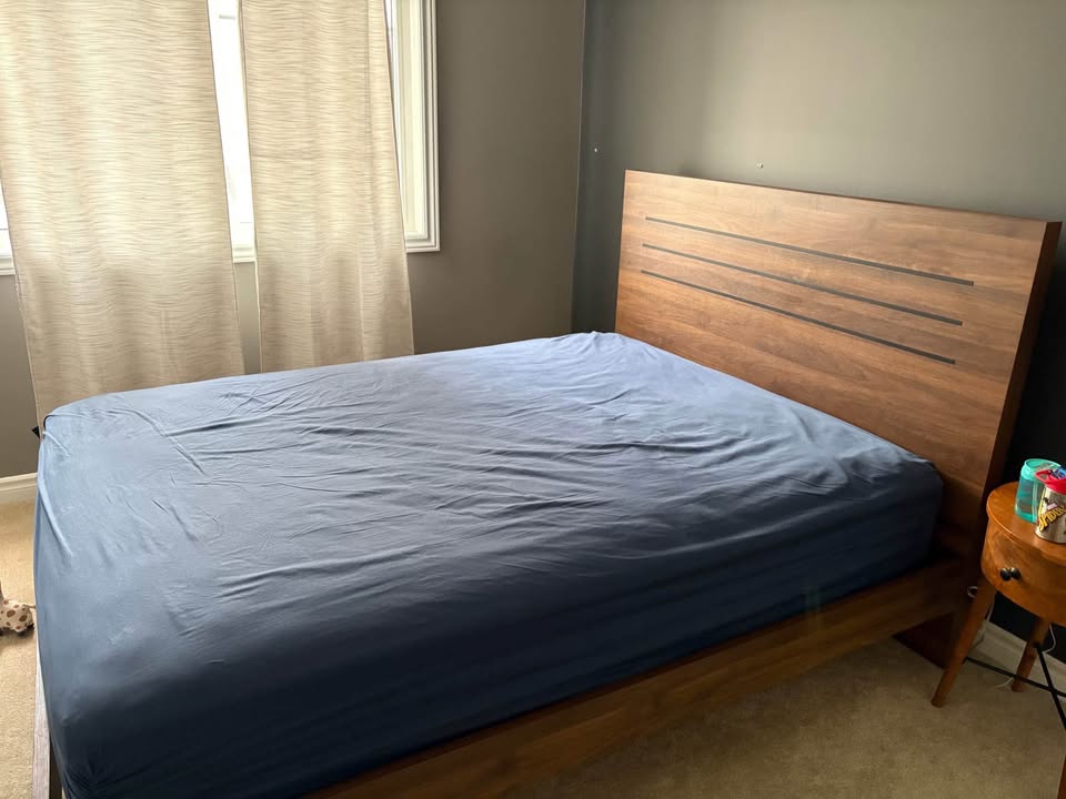 Structube Queen size bed and mattress - photo 2