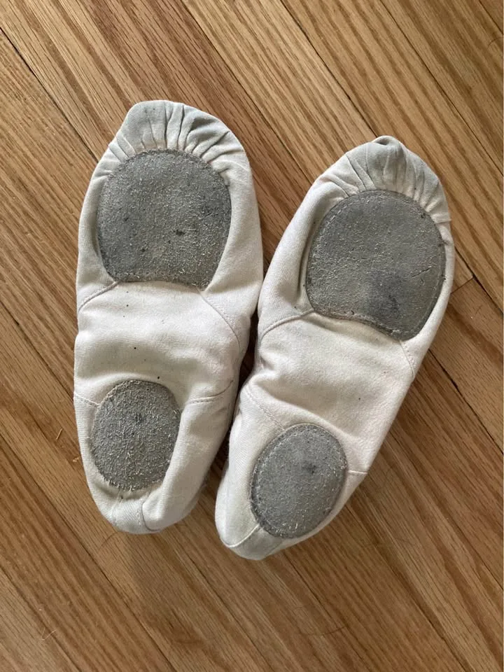 Girls Capezio Ballet Shoes - size 5 image indicator(2)