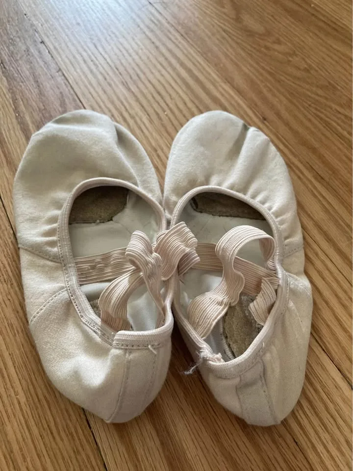 Girls Capezio Ballet Shoes - size 5 image indicator(4)