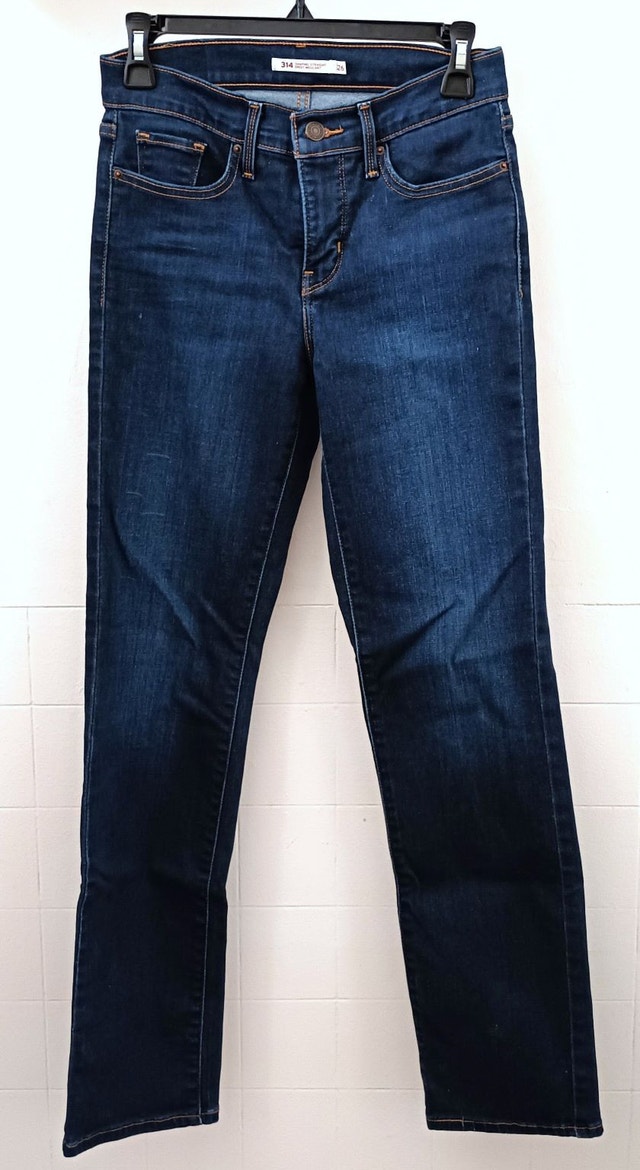 Levi's 314 Shaping Straight Jeans 26x32 Mid Rise Med. Stretch