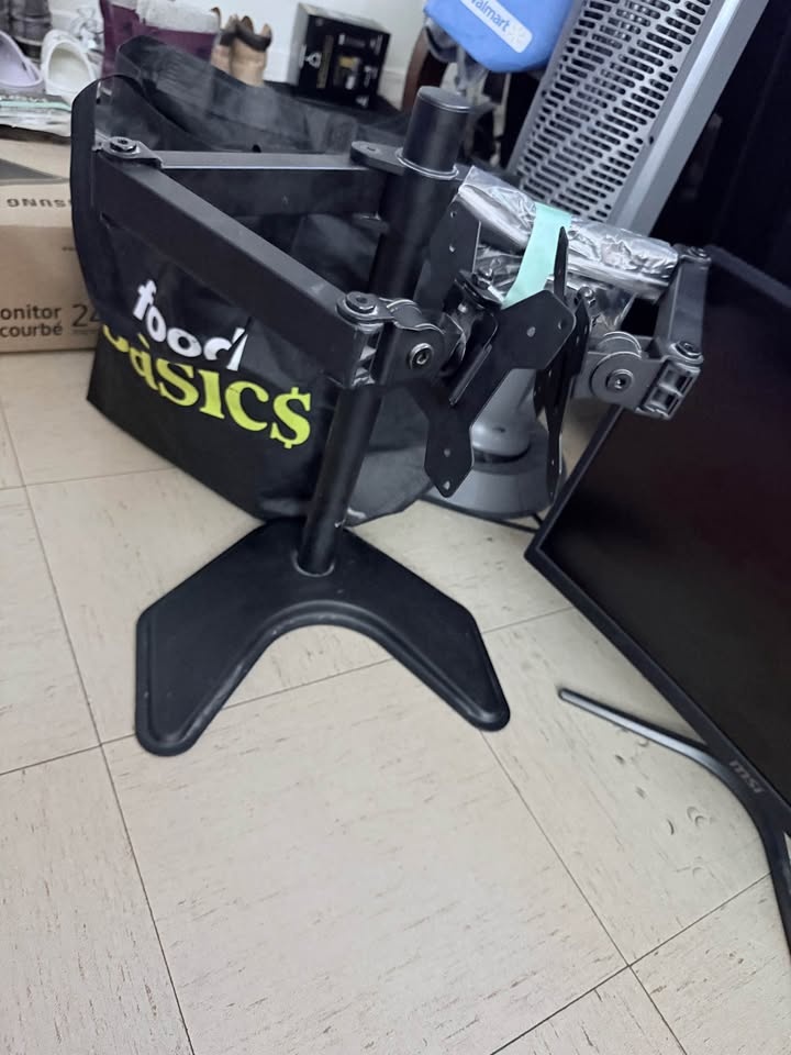 2 MSI Optix G24C 24" Monitors + Desk Stand & VESA Mounts - photo 4