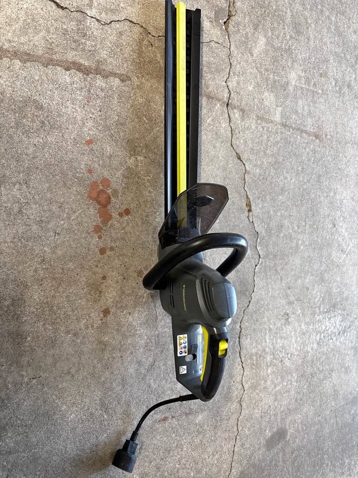 Yardworks Wired Hedge Trimmer