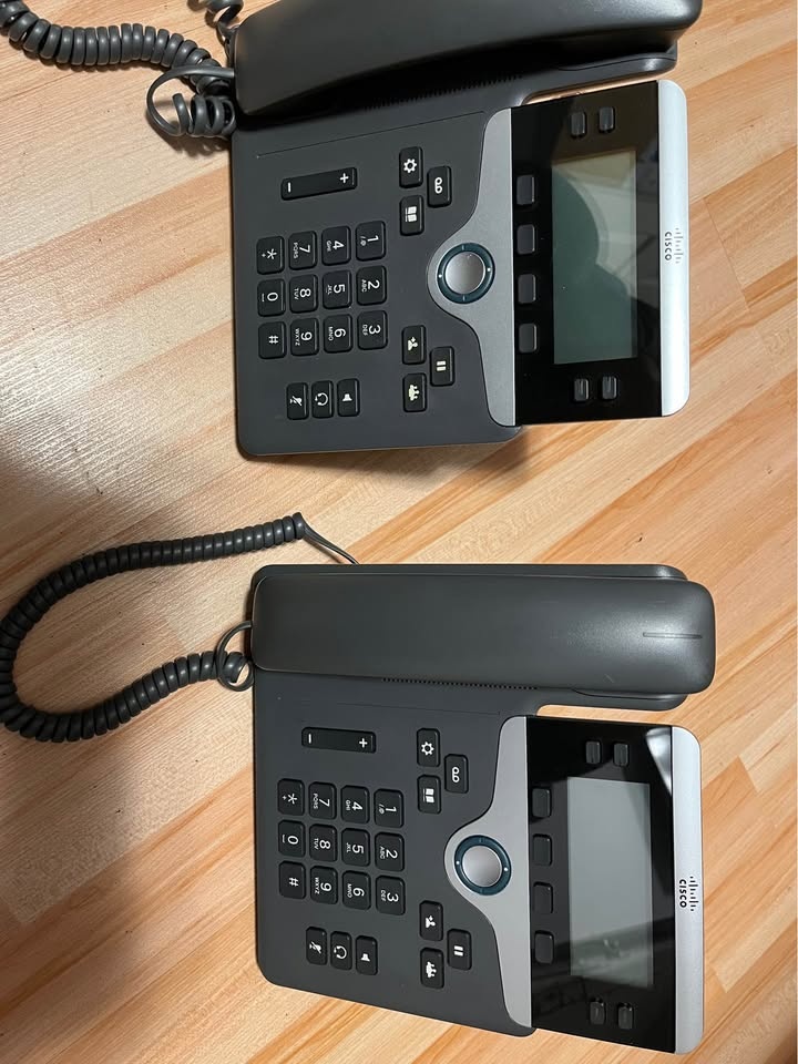4 Cisco IP Phones - photo 2