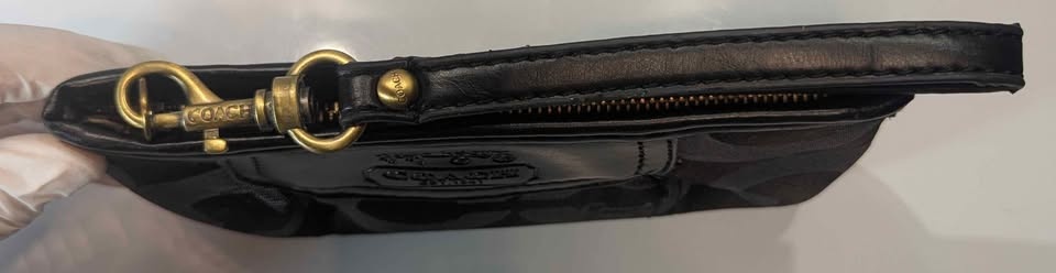 Vintage Y2K Coach Signature Jacquard Pleated Wristlet - photo 4