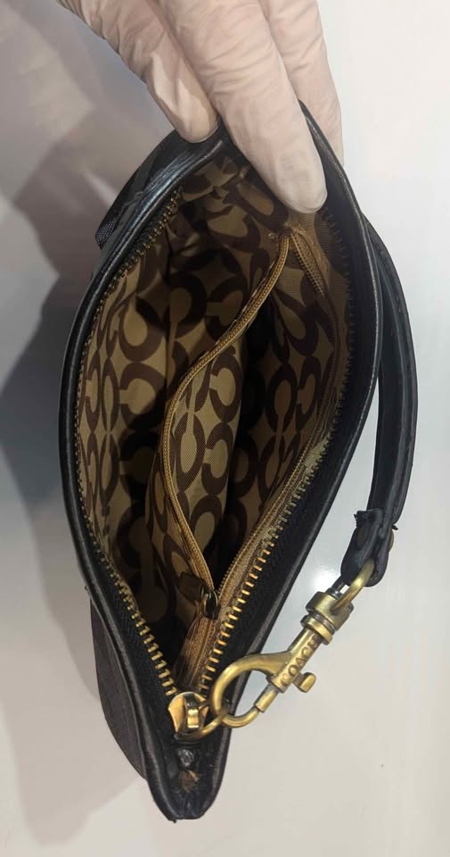Vintage Y2K Coach Signature Jacquard Pleated Wristlet - photo 5