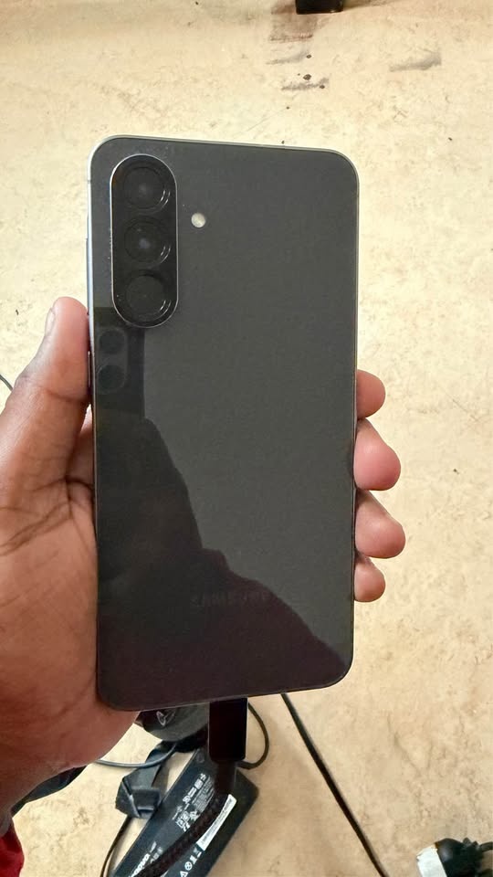 Samsung Galaxy A56 256GB – Unlocked - photo 3