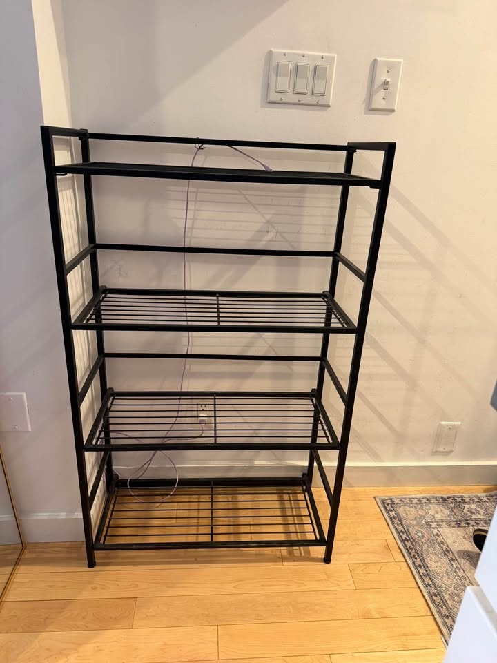 Iron shelving unit with baskets - photo 2