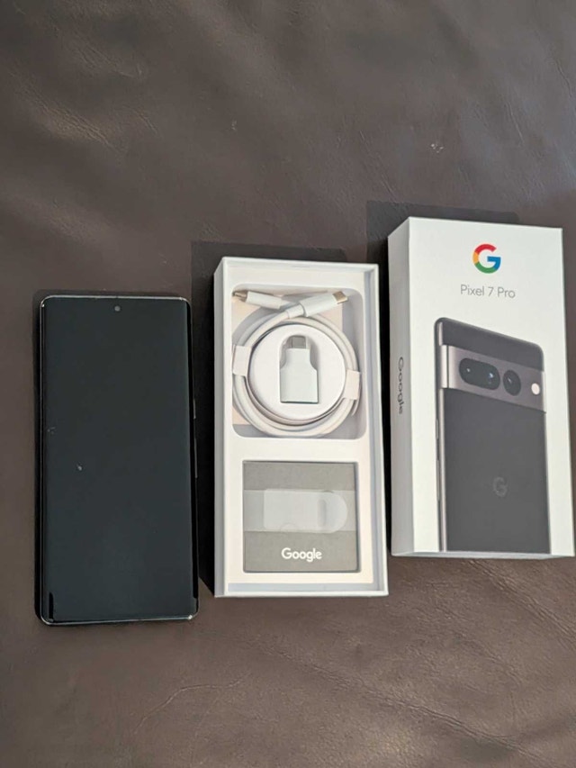 Google Pixel 7 Pro 128GB Unlocked + Box & Case
