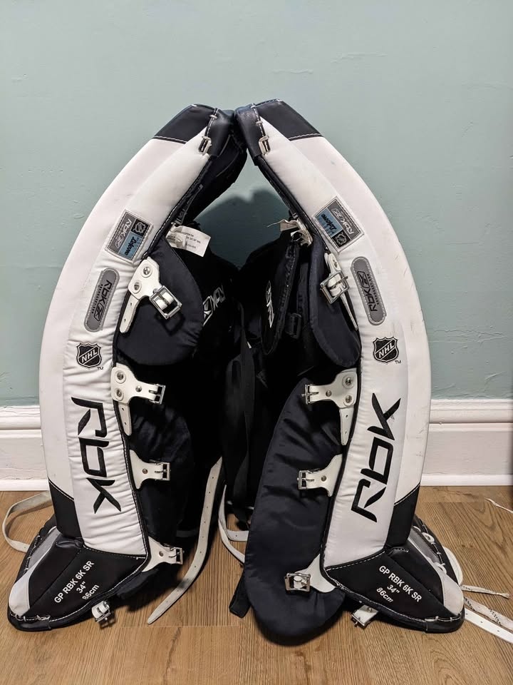Hockey Goalie Pads (34") - photo 2