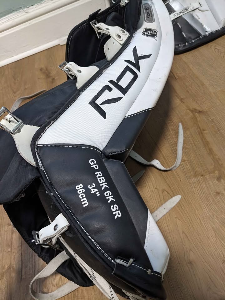 Hockey Goalie Pads (34") - photo 3