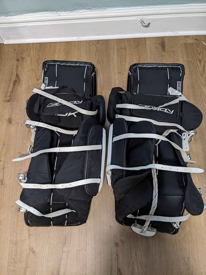 Hockey Goalie Pads (34") - photo 4