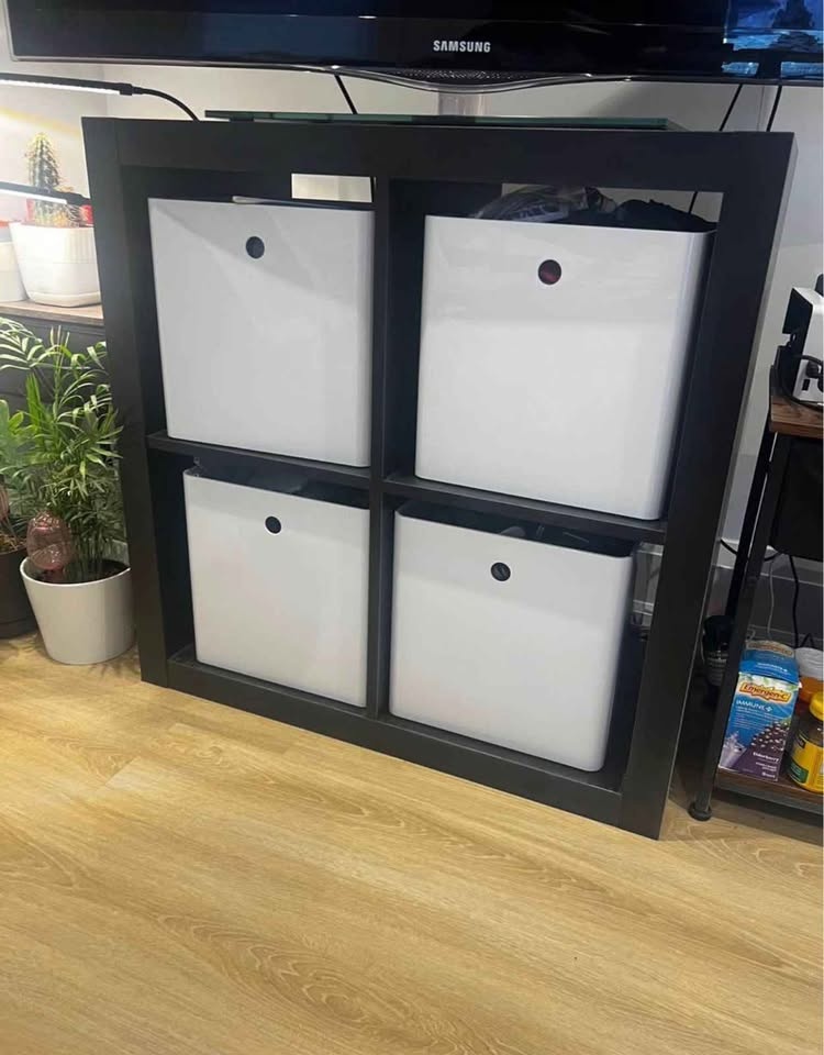 Ikea Kallax 2x2 + 4 White Kugis Containers - photo 3
