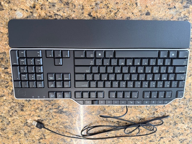 Brand New Dell USB Keyboard with Palm Rest - photo 3