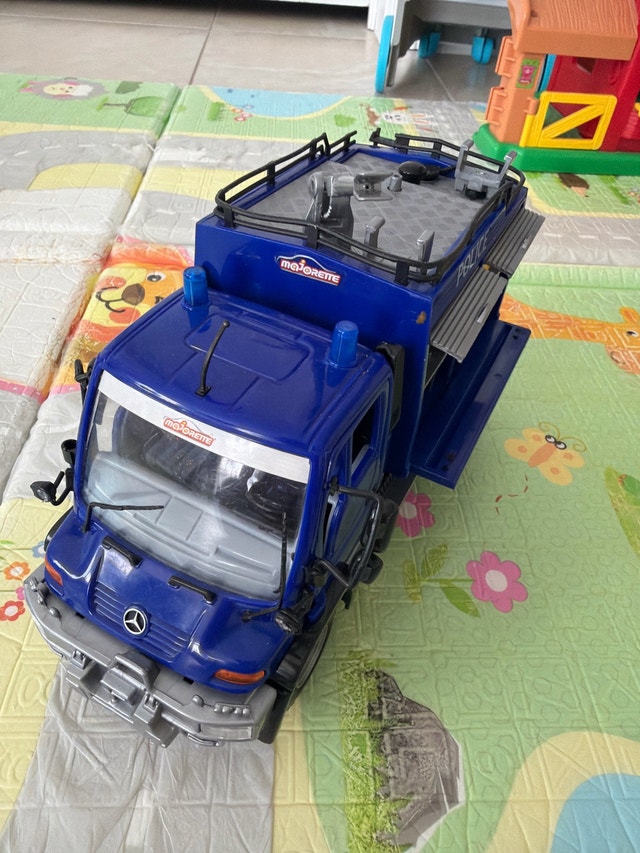 Mercedes Benz Police Truck Majorette Toy - photo 3