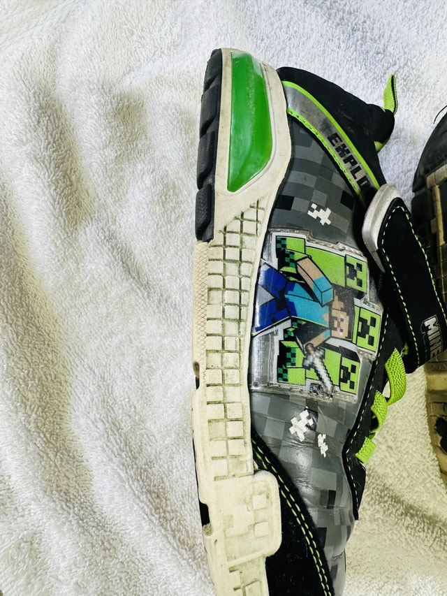 Minecraft Lighted Boys Athletic Shoes Size 2 - photo 3