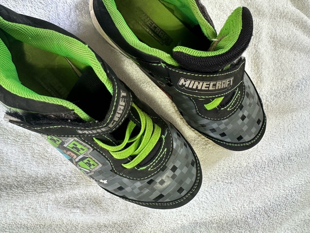 Minecraft Lighted Boys Athletic Shoes Size 2 - photo 5
