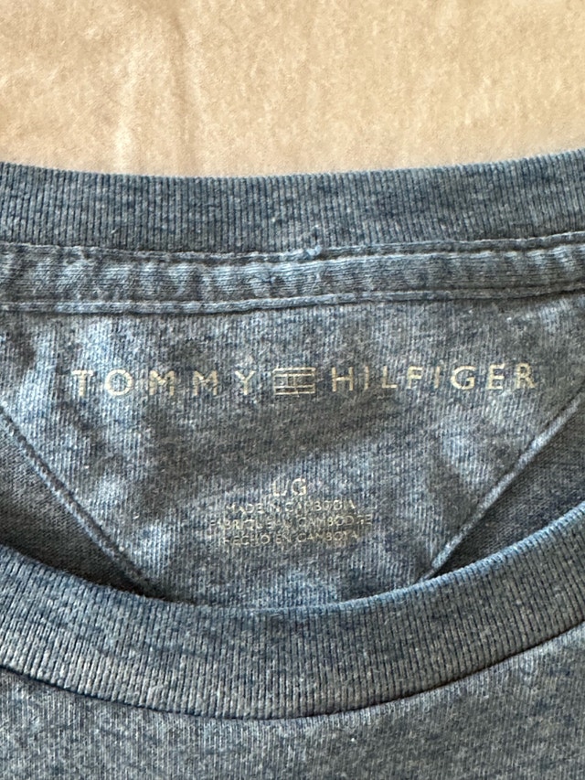 Vintage Rare Tommy Hilfiger Embroidered T-Shirt - Size L - photo 3