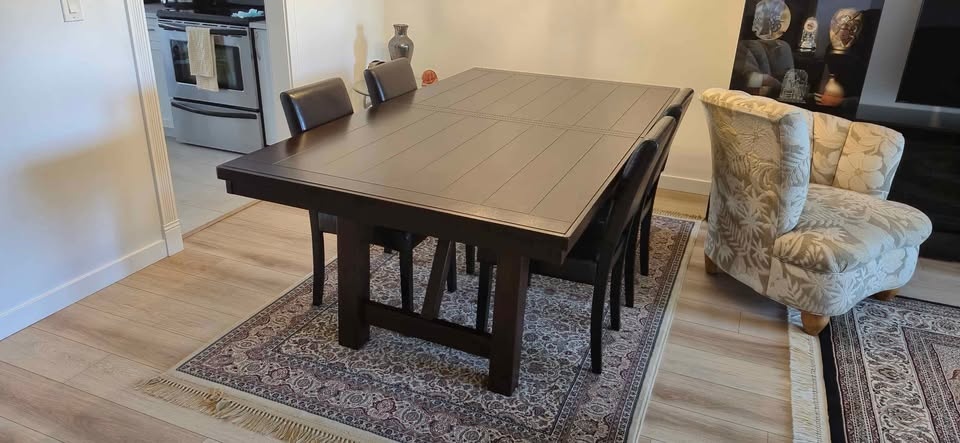 Dining Table with 4 Chairs