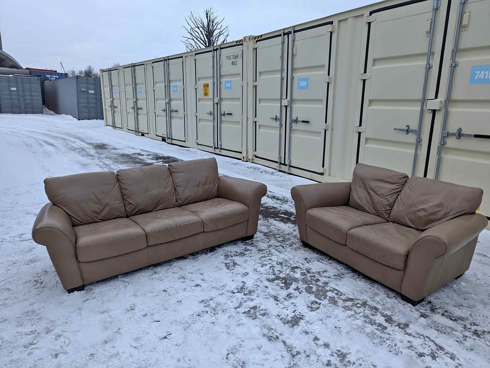 NATUZZI Tan Leather Couch and loveseat DELIVERY AVAILABLE