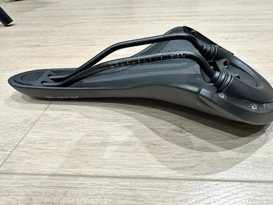 Fizik Aliante Saddle - Like New - photo 2