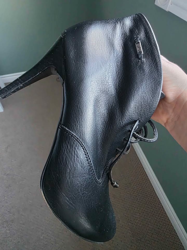 Black leather booties. Size 39. Heel 10 cm - photo 2