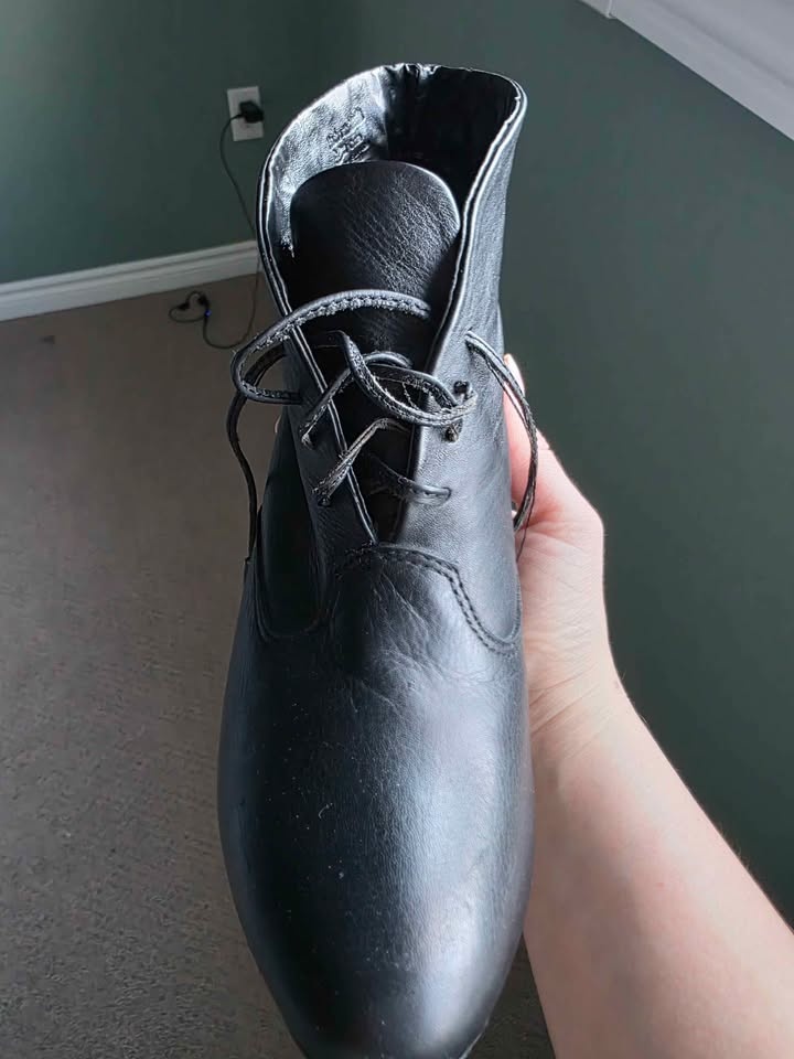 Black leather booties. Size 39. Heel 10 cm - photo 3