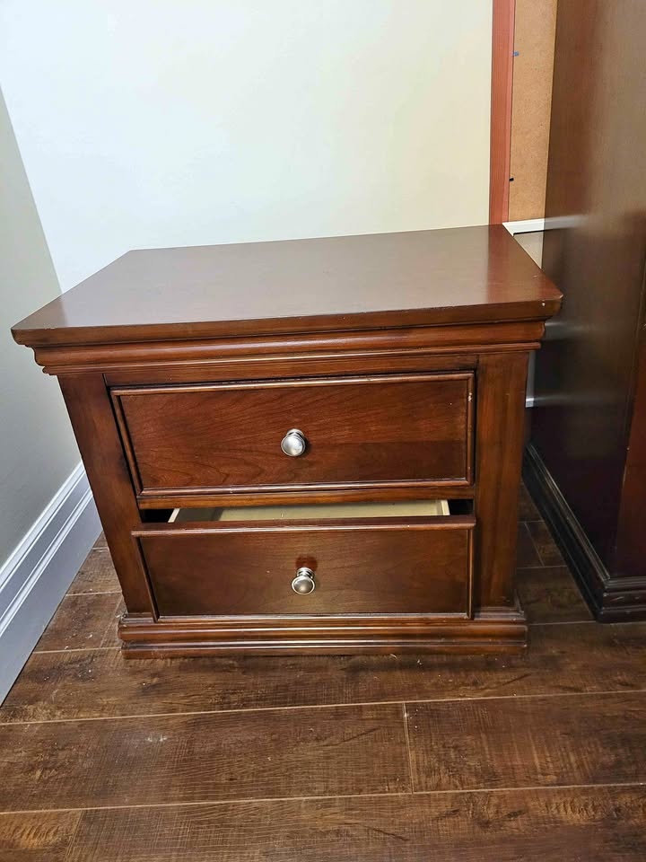 Dark Wood Dresser and Nightstand Set - photo 4