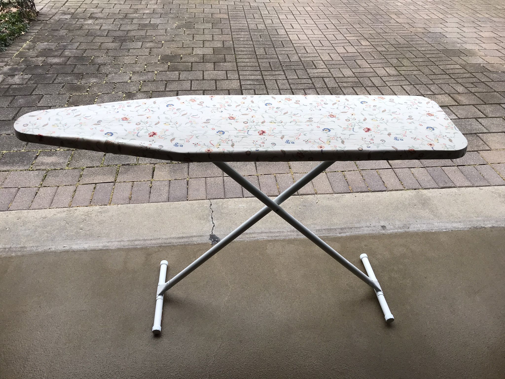 T-LEG IRONING BOARD